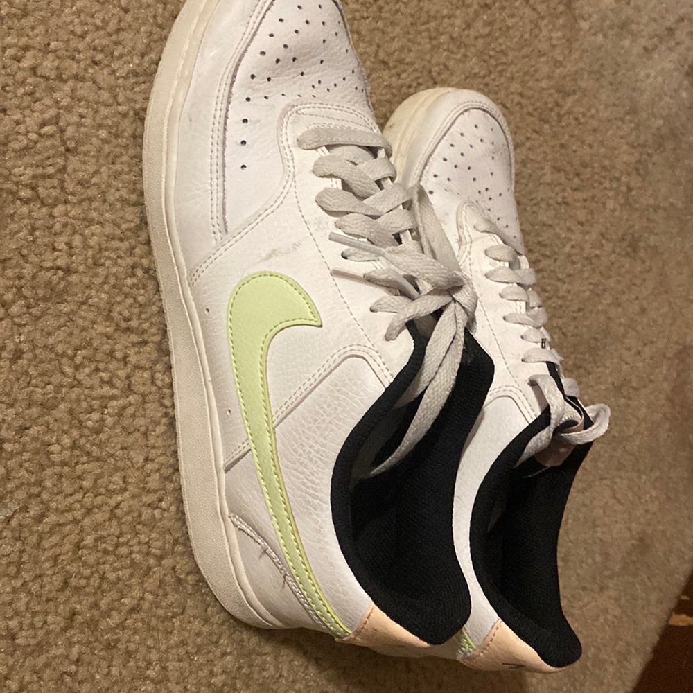 nike shoes- size 10